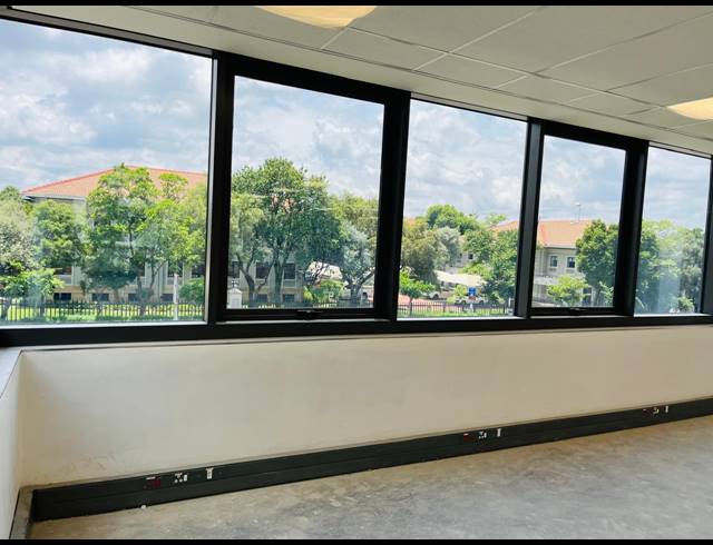333M² OFFICE TO LET IN VORNA VALLEY